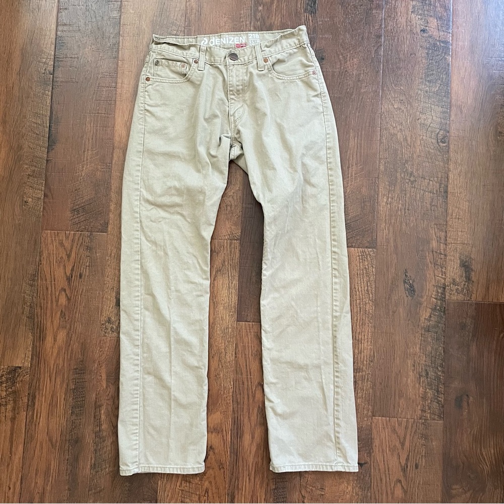 LEVI’S Denizen  beige jeans 218 Slim Straight Fit, size 30”x32”